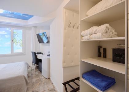 room 127 thumbnail 5