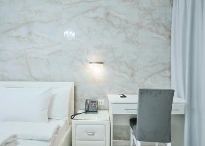 room 118 thumbnail 5