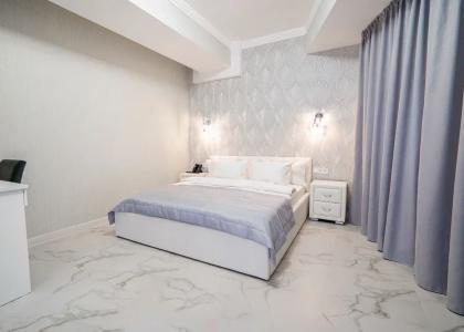 room 128 thumbnail 2